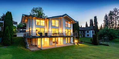 Upscale family home in a privileged location between nature and the lake