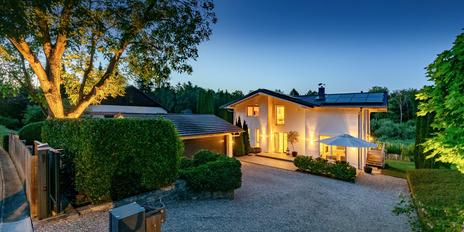 Upscale family home in a privileged location between nature and the lake