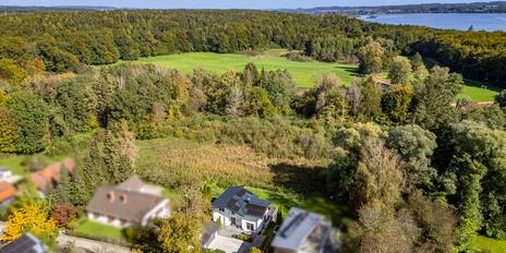 Upscale family home in a privileged location between nature and the lake