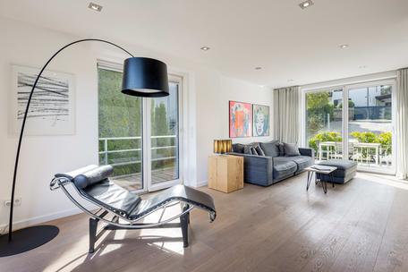 Upscale family home in a privileged location between nature and the lake