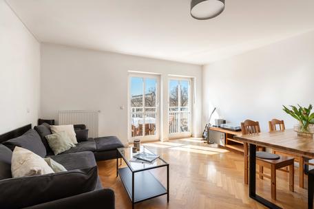 Ideally designed 4-room apartment with balconies and views of the Pinakothek museums
