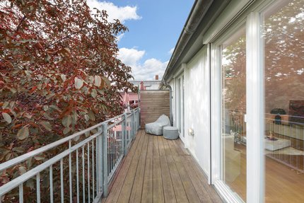 Spacious west roof terrace