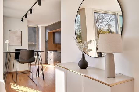 Within walking distance of the Würm River: A like-new 3.5-room apartment with penthouse charm and a rooftop terrace