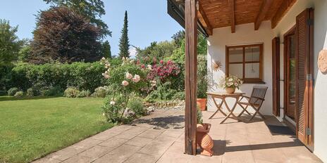 Wooden house in the Isartal valley with an idyllic garden and approximately 70 m² of potential for expansion in the attic