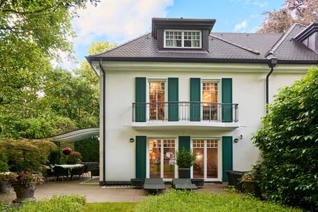 Kaffeemühlen Ensemble: Elegant half-house with a peaceful garden in Alt-Solln