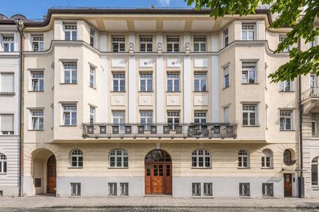 Real Estate Investment at Königsplatz: Office Unit in a City Mansion—Future Conversion to Residential Space Is Possible