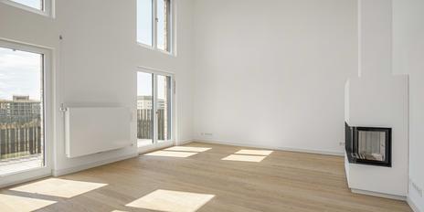 Light-filled 3-room attic apartment with south-facing balcony