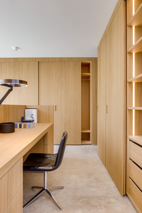 Workspace with dimensional fixtures