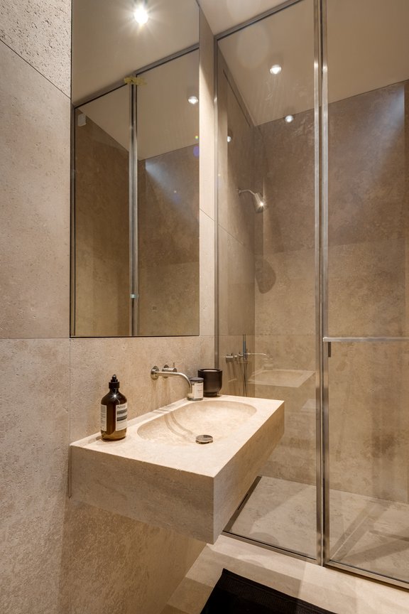 Shower room on the 4th floor