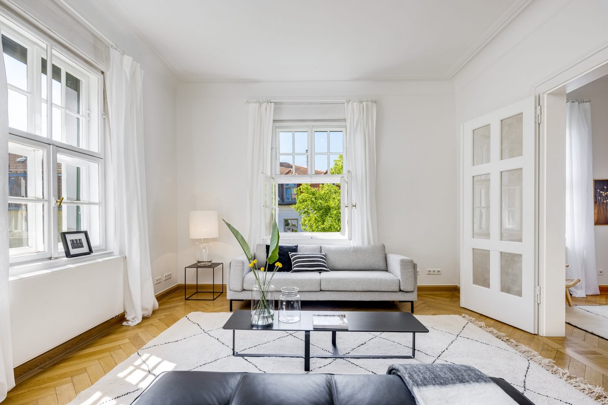 Charming old building apartment in sought-after Schwabing location