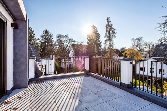Sunny roof terrace with west orientation