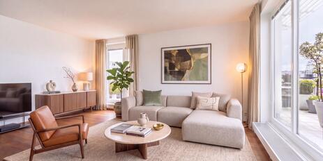 A light-filled, well-designed 4-room penthouse apartment with excellent amenities