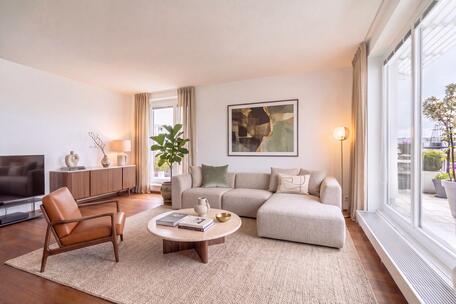 A light-filled, well-designed 4-room penthouse apartment with excellent amenities