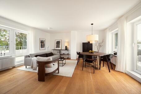 A Light-Filled Penthouse Ambiance: A Recently Renovated 2.5-Room Apartment with Sunny Roof Terraces