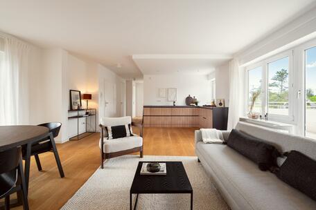 A Light-Filled Penthouse Ambiance: A Recently Renovated 2.5-Room Apartment with Sunny Rooftop Terraces