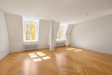 Charming, family-friendly 4-room apartment in an old villa with stunning views of the castle canal