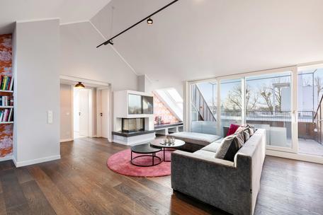 Luxurious & family-friendly: 4-room penthouse with designer fittings, roof terrace and elevator access