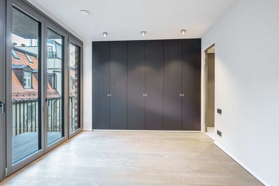 Bedroom with bathroom en suite