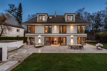 Luxurious family residence with a stylish design, featuring an elevator, underground parking, a fitness area, and a heat pump