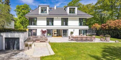 Luxurious family residence with an elevator, underground parking, a fitness area, and a heat pump