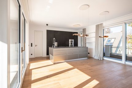 Sunny cooking/dining area