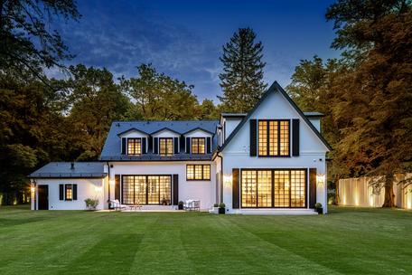 Luxury meets privacy: first-time occupancy high-end villa property with elevator, home cinema, spa and wine cellar