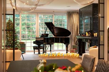 Luxury meets privacy: first-time occupancy high-end villa property with elevator, home cinema, spa and wine cellar