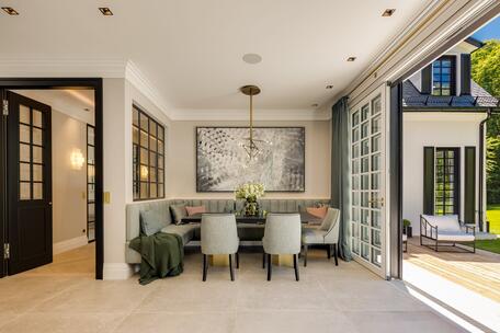 High-end luxury meets tranquility and privacy on approximately 2,600 m² of parkland