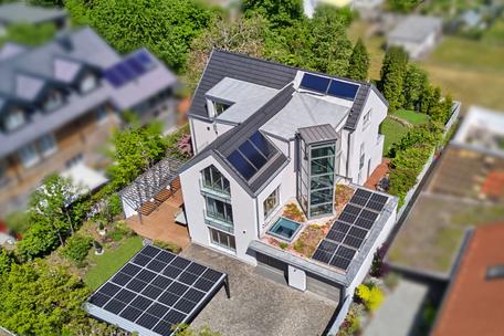 Maximum flexibility across over 430 square meters: a high-end villa featuring an elevator, an office, a home theater, and a spa oasis