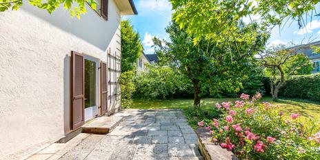 Charming coffee grinder house from 1929 on a sunny south-facing plot