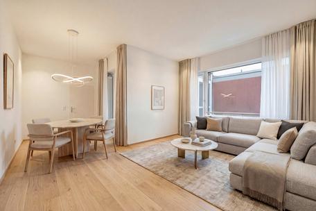 Central location & quiet: Light-filled 3-room apartment with roof terraces for redesign