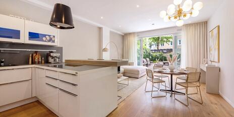 Modern 2-room garden apartment with a sunroom and 2.80-meter-high ceilings