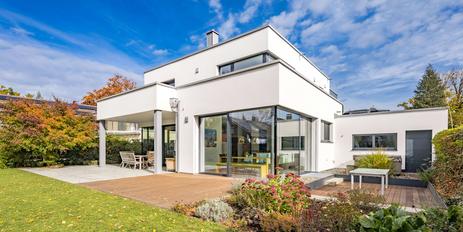 Modern architect's villa in Bauhaus style with perfect orientation