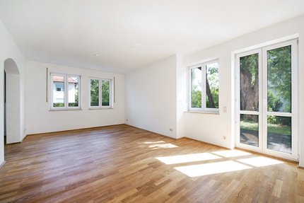 Wohnbereich mit Eichenparkettboden