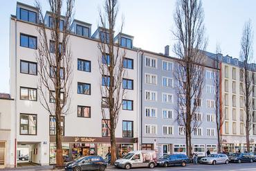 Modern, light-filled 2-room apartment in sought-after city location