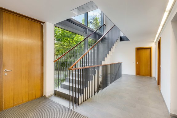 Step-free access via elevator