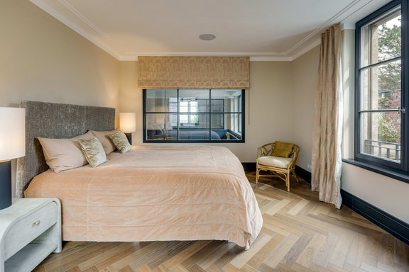 Master bedroom to the garden