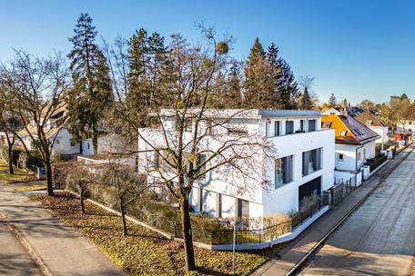 Modern city villa built in 2017 with 5 exclusive apartments and underground parking