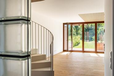 New Construction: Modern Corner House on Lake Starnberg