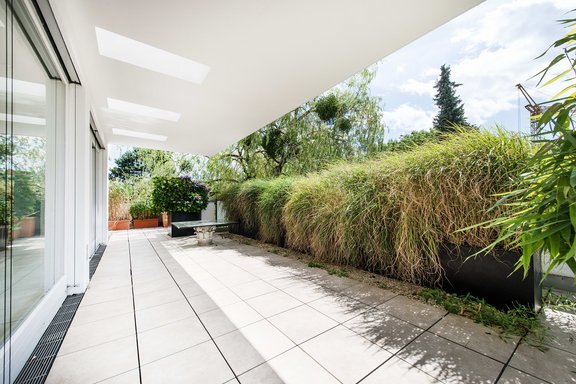 Covered terrace in front of the living area
