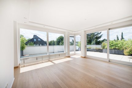 Light filled dining room