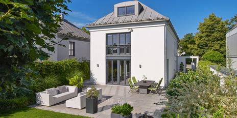 Modernes Familienidyll mit Wärmepumpe in ruhiger Nymphenburger Villenlage