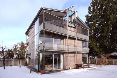 Modern and light-filled architect townhouse in open construction with beautiful south garden