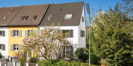 Modernized townhouse from 1934 in the sought-after, family-friendly Gern
