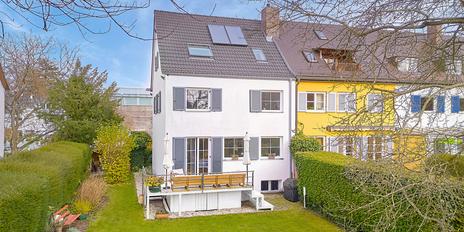 Modernized townhouse from 1934 in the sought-after, family-friendly Gern