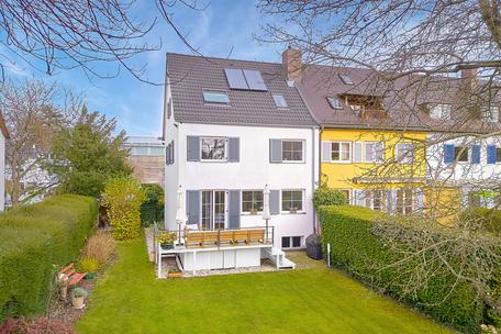 Modernized townhouse from 1934 in the sought-after, family-friendly Gern