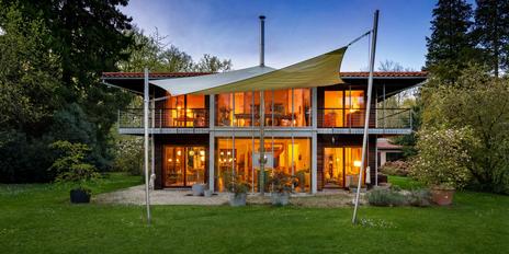 Sustainable, healthy living and full of light in a natural location: individual home with feel-good flair