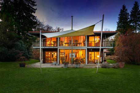 Sustainable, healthy living and full of light in a natural location: individual home with feel-good flair