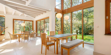Sustainable, healthy living and full of light in a natural location: individual home with feel-good flair
