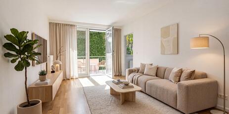 Near Apple, Google, and universities: Move-in-ready, well-designed 2-bedroom apartment with a balcony in a courtyard setting